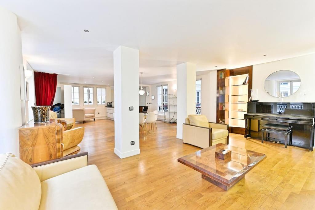 Appartement Grand Prestigieux Et A Parijs
